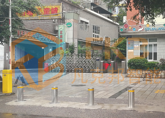 覃家崗小學(xué)防撞升降樁